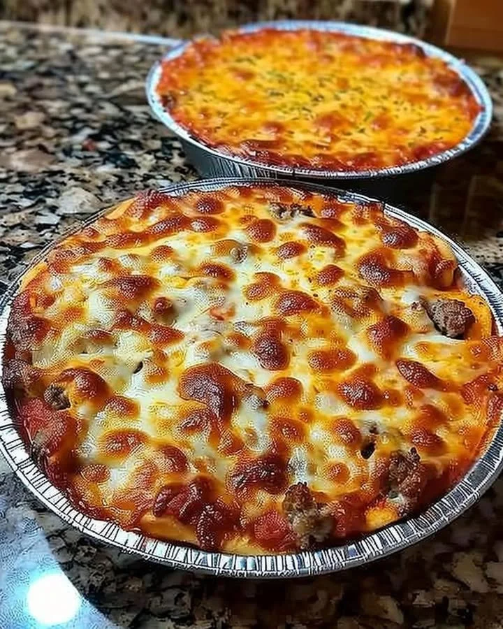 A flavorful crustless pizza bowl filled with fresh toppings and cheese.